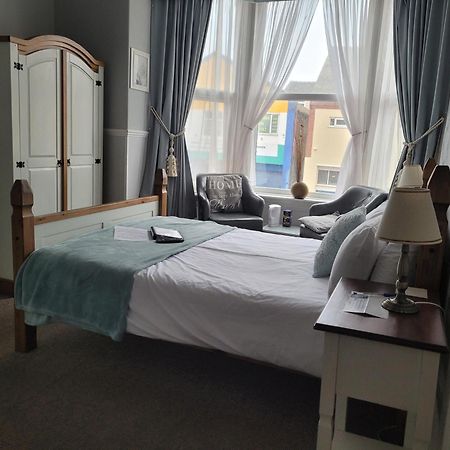 J'S Mayfair Guest House Blackpool Exterior photo