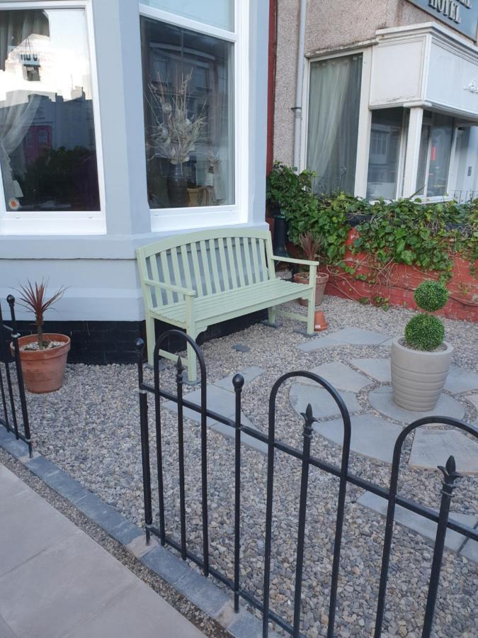 J'S Mayfair Guest House Blackpool Exterior photo