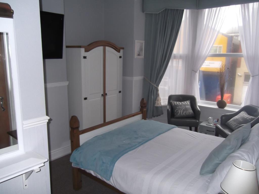 J'S Mayfair Guest House Blackpool Exterior photo